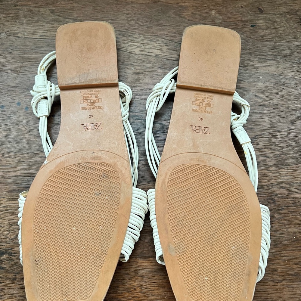 Zara Elegant White Woven Sandals - Picture 4 of 4
